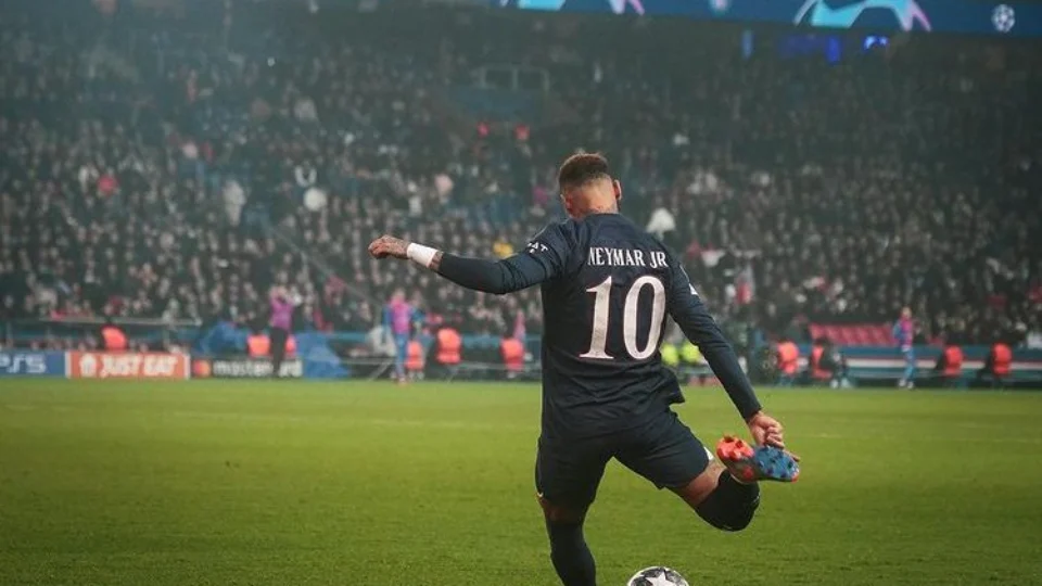 PSG decide liberar Neymar para retornar ao Barcelona, diz jornal