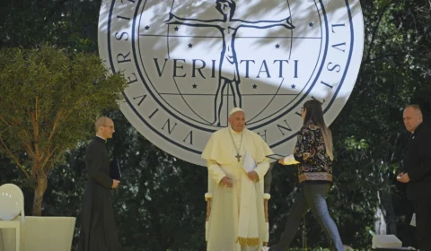 Papa Francisco encontra vítimas de abuso sexual pela Igreja Católica em Lisboa