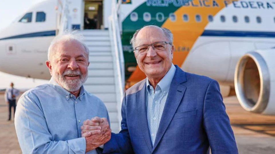 Presidente Lula chega à África do Sul para reunião da cúpula do Brics