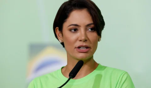 Michelle Bolsonaro diz estar disposta a falar, ‘mas não em local impróprio’