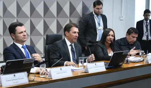 Relatora da CPMI do 8 de janeiro quer acareação entre Torres e delegado da PF