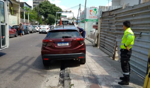 IMMU remove dois veículos por estacionamento irregular no Centro de Manaus