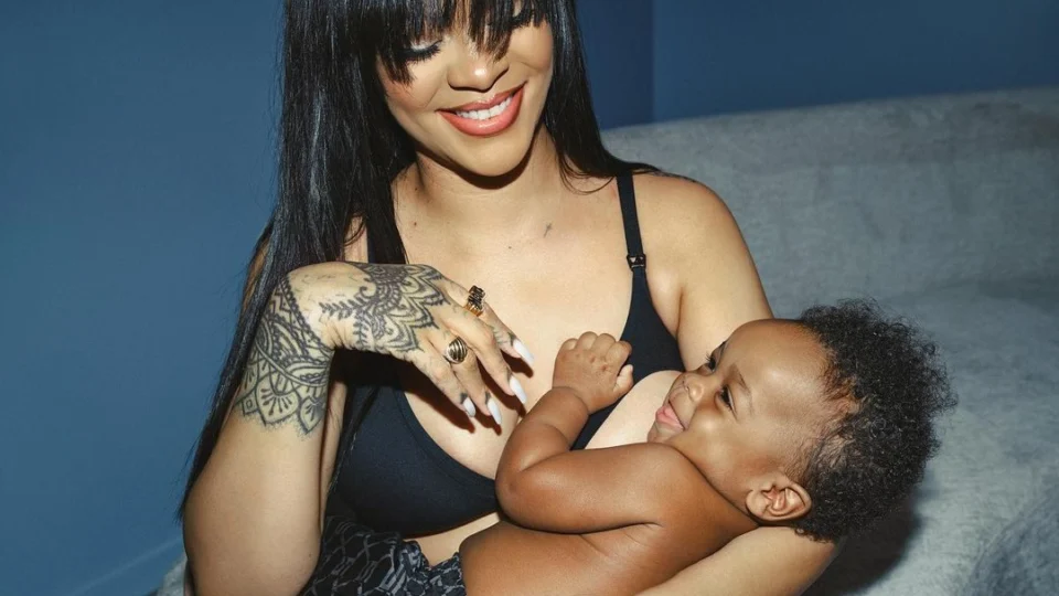 Rihanna lança lingeries para maternidade e divulga peças ao lado do filho