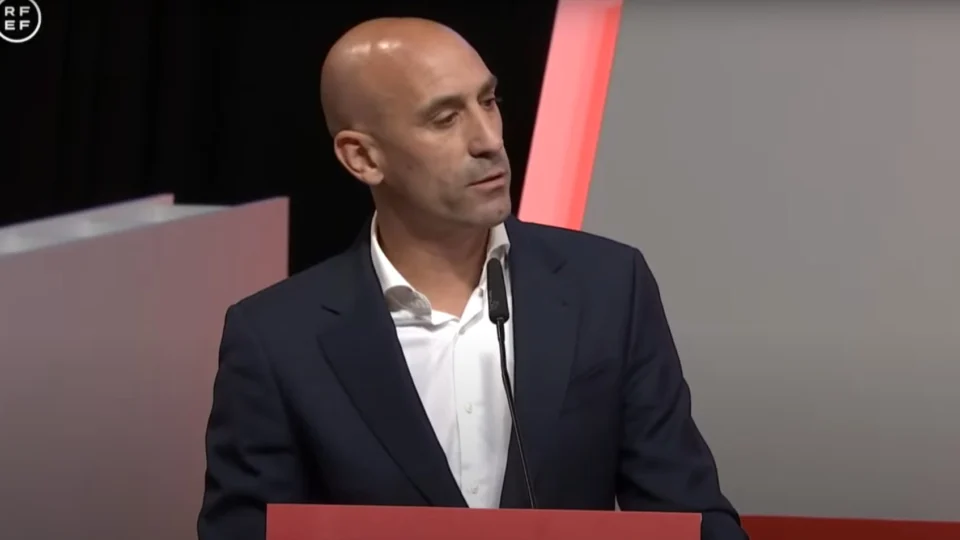 Luis Rubiales anuncia que não renunciará o cargo de presidente da RFEF