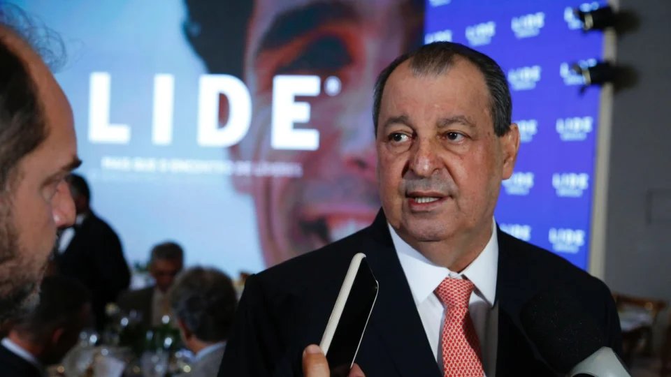 Omar Aziz defende exploração responsável dos recursos naturais