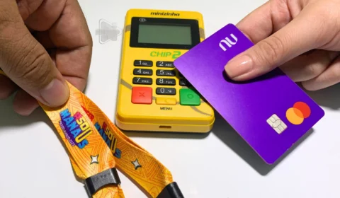 Pulseiras ‘gratuitas’ do #SouManaus são vendidas na internet por até R$ 300