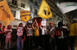 Viúva de garçom morto em Guarujá nega confronto e diz que marido foi executado