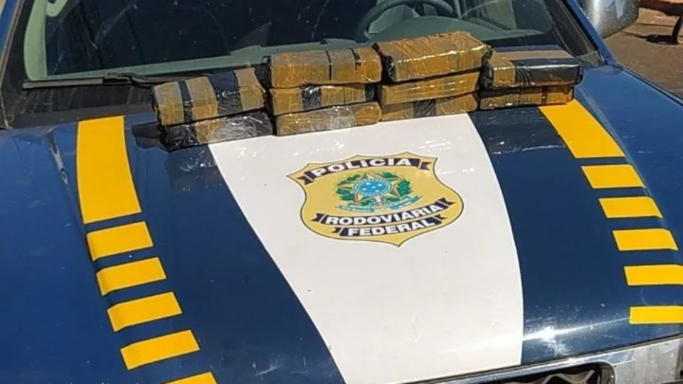 Abordagem a ônibus resulta em apreensão de 10 kg de drogas em Paraíso-TO
