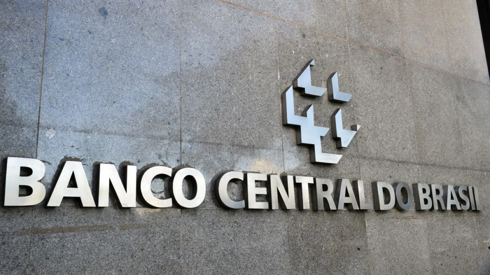 Banco Central reduz juros e taxa Selic cai para 13,25% ao ano
