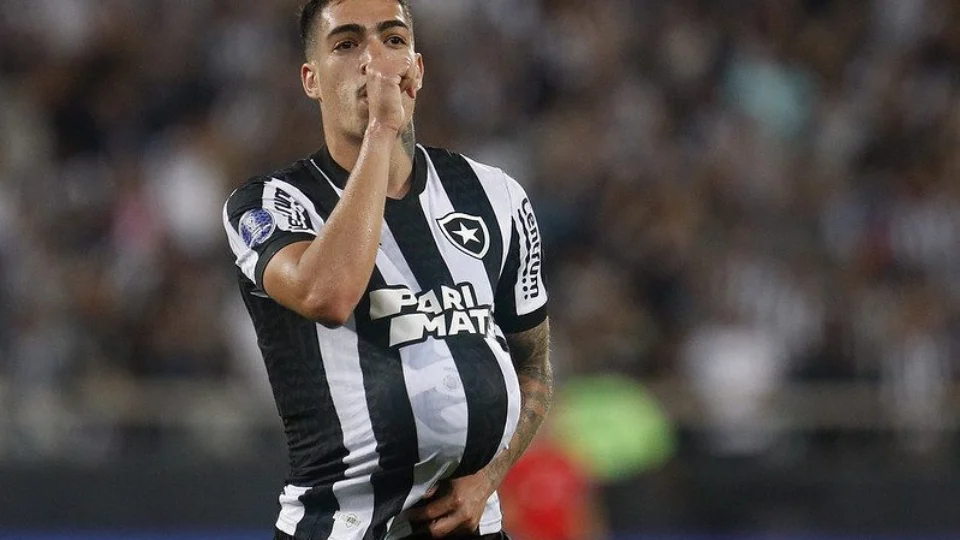 De virada, Botafogo vence o Guaraní por 2 a 1 pelas oitavas da Sul-Americana