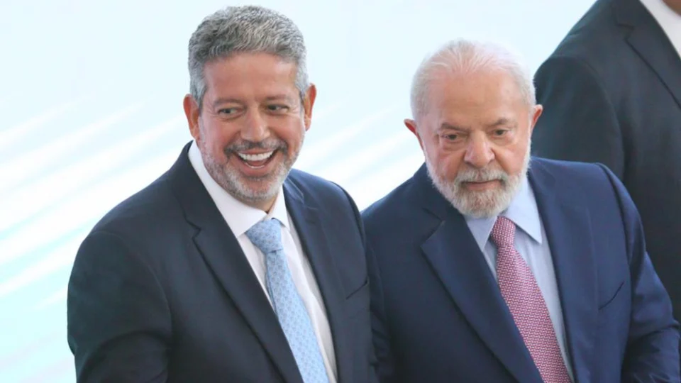Lula e Lira se encontram às escondidas para tratar reforma ministerial