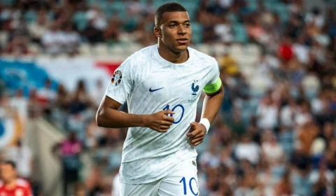 Mbappé renuncia valor milionário para não renovar com PSG