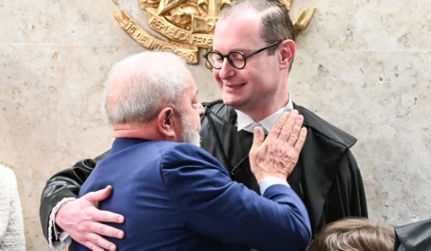 Zanin se declara impedido de julgar recurso de Bolsonaro; entenda 