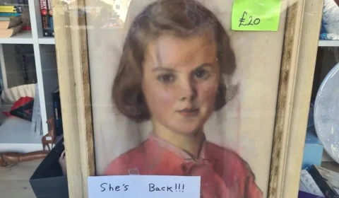 Quadro ‘amaldiçoado’ testa coragem de compradores e volta 2 vezes para loja