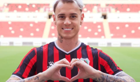 VÍDEO: Róger Guedes é anunciado no Al-Rayyan ao som de Gusttavo Lima