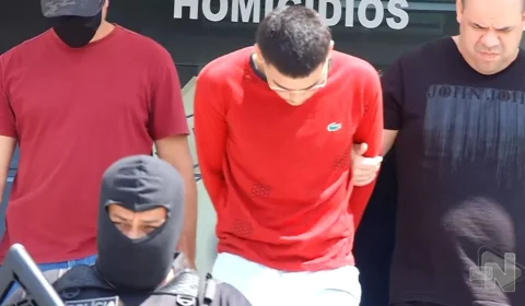 VÍDEO: suspeito de matar dois amigos a tiros em beco é preso em Manaus