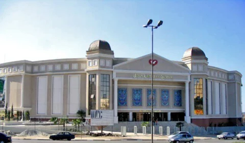 Justiça de SP ordena que Universal devolva R$ 200 mil a fiel que doou bens