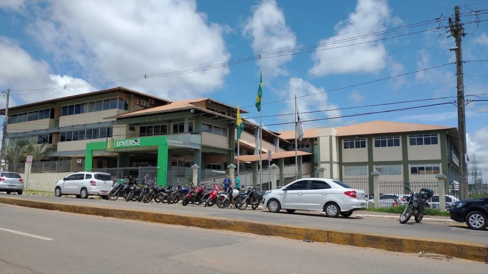 Audiência discute situação dos alunos do AC após fechamento de U:Verse