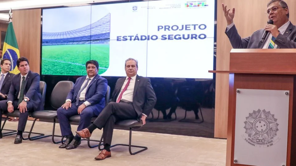 Governo Federal lança projeto para aumentar segurança nos estádios