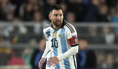 Com golaço de Messi, Argentina vence Equador nas Eliminatórias
