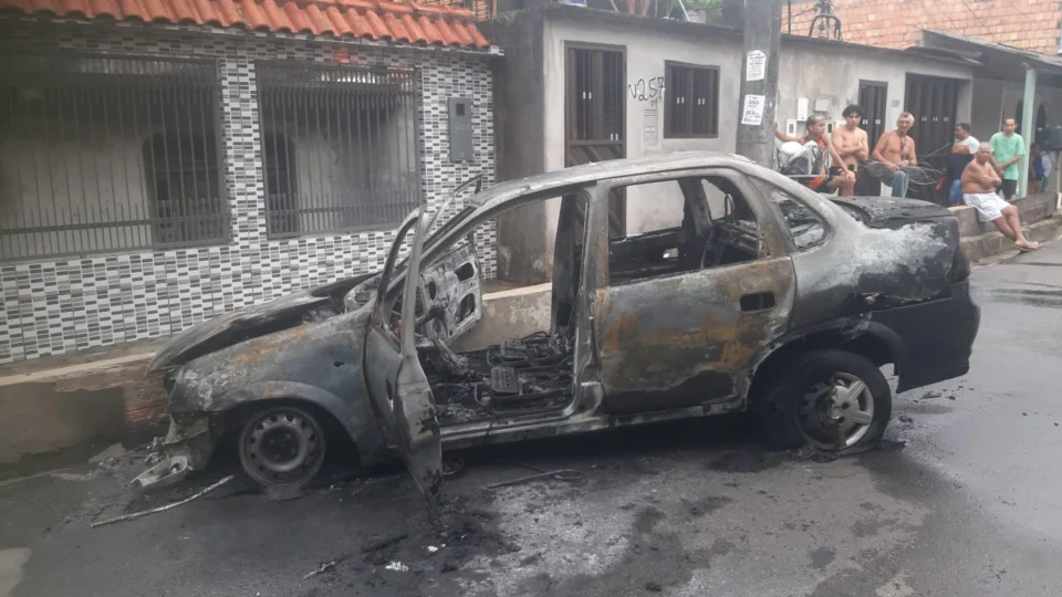 Após carro de aplicativo pegar fogo em Manaus, motorista faz ‘vakinha’