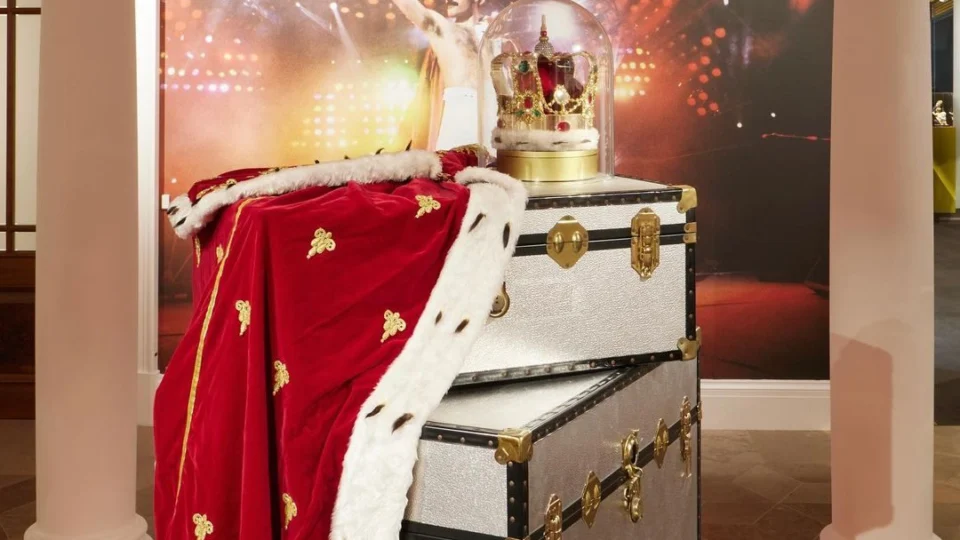 Brasileiro gasta R$ 3 milhões para arrematar itens de Freddie Mercury