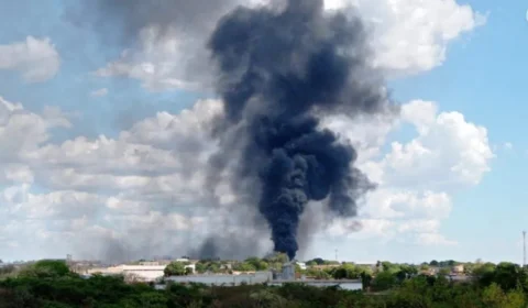 VÍDEO: incêndio atinge oficina de carros e assusta moradores em Palmas