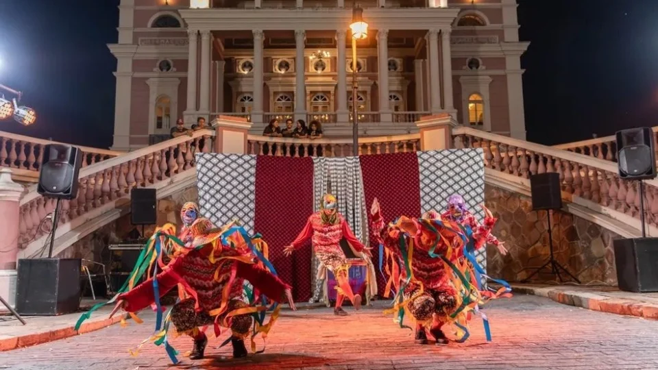 Companhia realiza espetáculo gratuito de dança em terminas de Manaus; veja