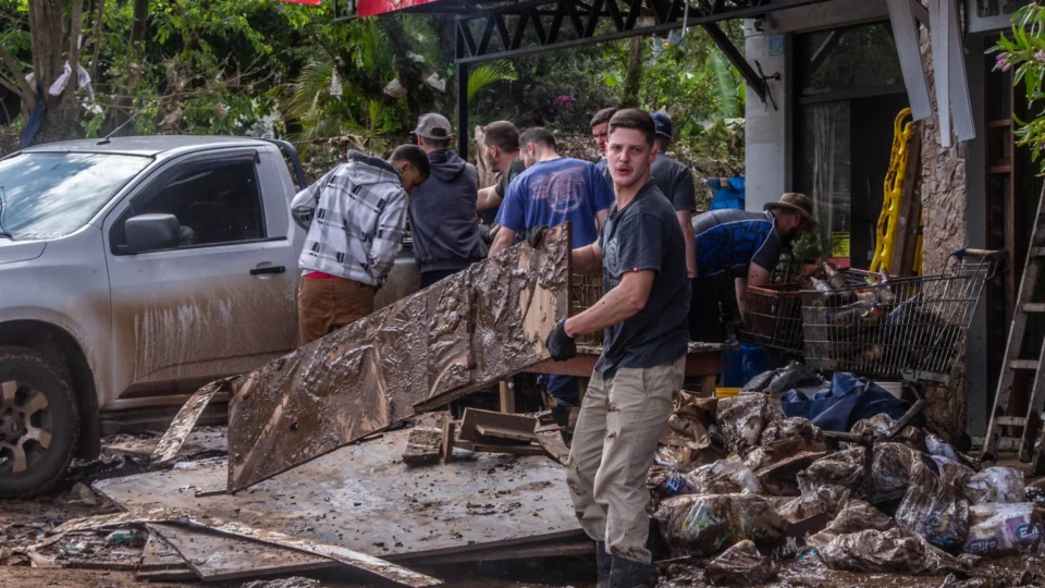 Sobe para 41 o número de mortos após ciclone no RS