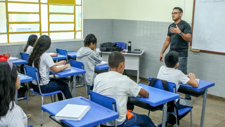 Semed divulga processo seletivo para contratar professores em 2024