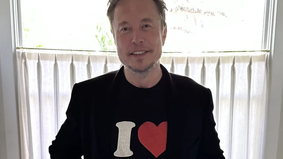 Em biografia, Elon Musk diz que filha trans virou comunista e cortou laços