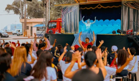 Grupo Teatro a Bordo apresenta espetáculo ‘Caixola Brincante’, em Palmas