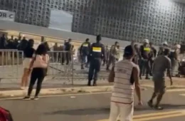 Torcida gera confusão durante jogo entre Flamengo e Athletico-PR