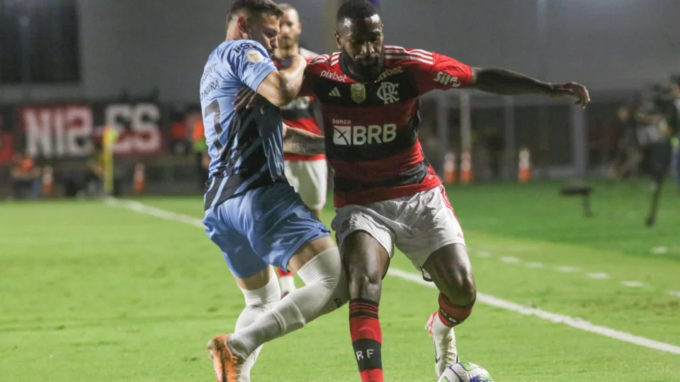 Com vaias da torcida, Flamengo é derrotado por 3 a 0 pelo Athletico-PR