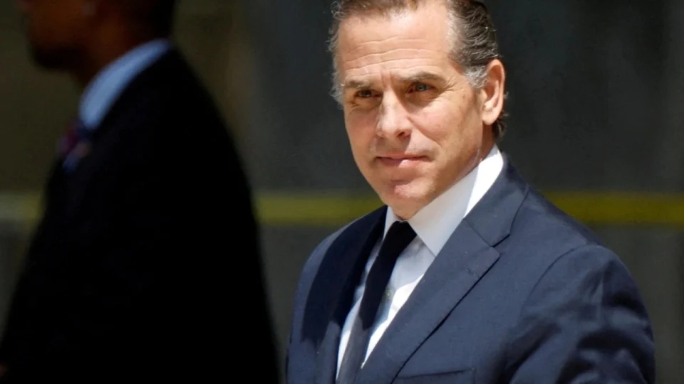 Filho de Joe Biden é acusado em caso de posse de arma nos EUA