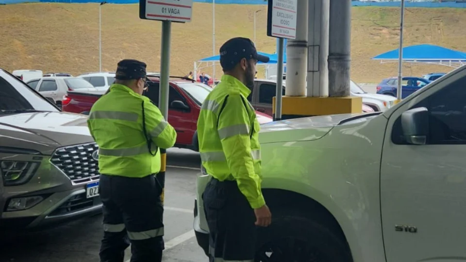 Estacionamento irregular: 31 condutores de veículos são autuados em Manaus