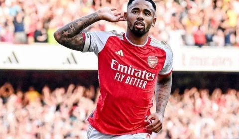 Gabriel Jesus ultrapassa número de gols de Romário na Champions