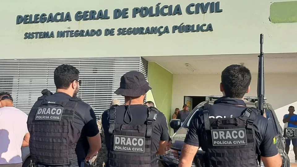 Homem é preso após atirar contra ex-namorada em bar no interior do AC