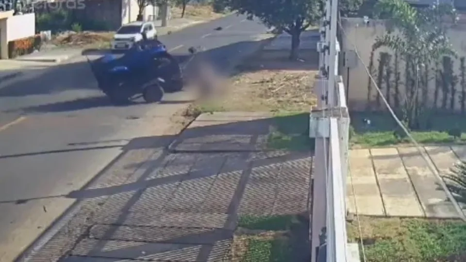 Mulher morre após ser atingida por reboque que se soltou de veículo em RR