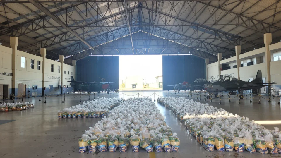 Indígenas receberam mais de 100 toneladas de alimentos das Forças Armadas no mês de agosto