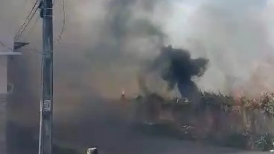 VÍDEO: incêndio atinge terreno baldio na Zona Oeste de Manaus