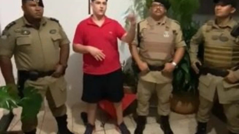 TO: jovem é preso por furtar cartão de abastecimento da viatura da polícia