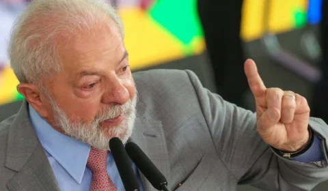 ‘Bola de Ouro não combina com farra, não combina com noitada’, diz Lula