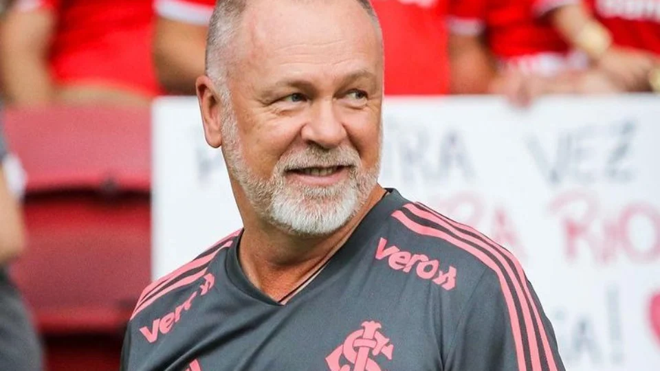 Corinthians marca encontro com Mano Menezes para possível contratação