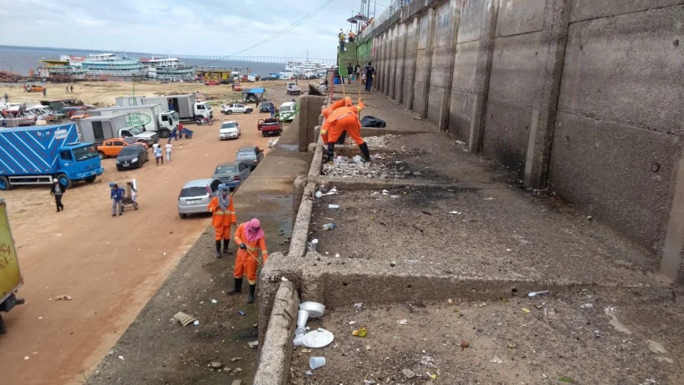 Nível do Rio Negro chega a 14,79 m e desce 67 cm em outubro no AM