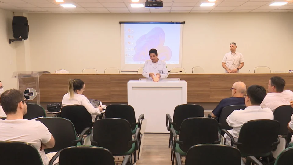 Médicos residentes realizam treinamento para a prova SBOT em Manaus