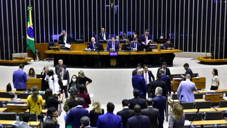 Urgência minirreforma eleitoral: saiba como votaram parlamentares do AM