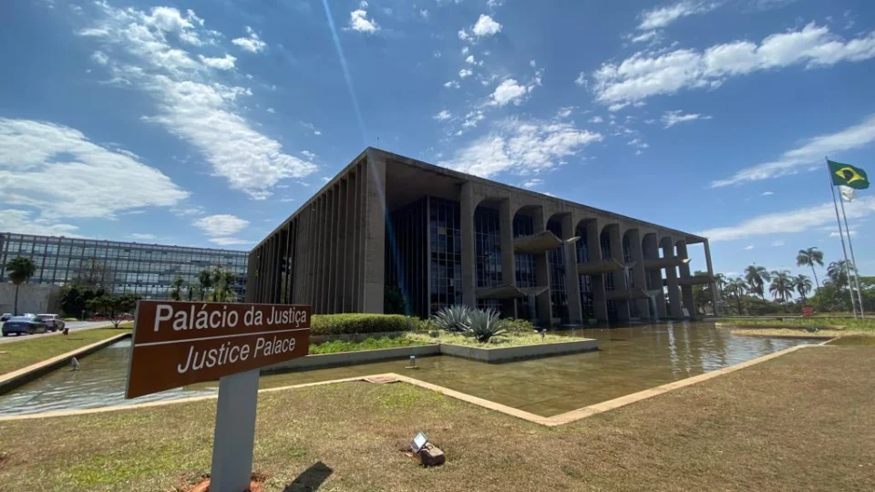 MJ suspende banho de sol e visitas nos presídios federais do país