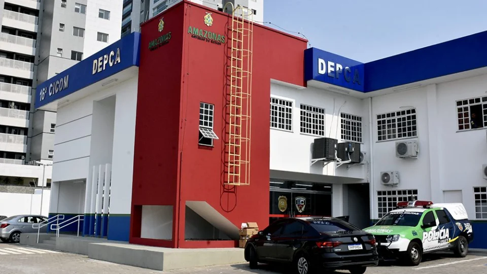 Mulher suspeita de permitir estupro de filha de 7 anos é presa em Manaus