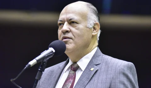 Comissão da Câmara debate projeto que impede o casamento homossexual